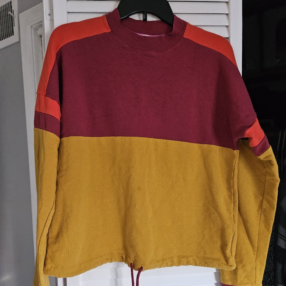 Cotopaxi woman Bandera Organic Sweatshirt mustard yellow and magenta. Small